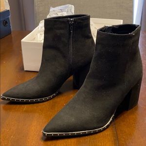 Adorable studded toe faux suede black booties sz 7